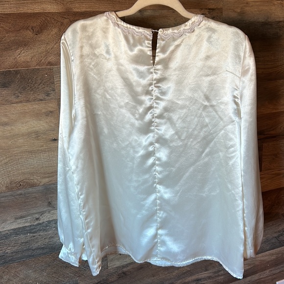 Vintage Norton McNaughton silky blouse with lace collar PTP: 21 1/2 L: 26 inches - Picture 12 of 16